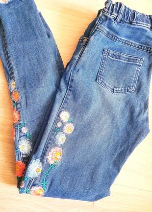 Скинни джинсы укороченные узкие с вышивкой