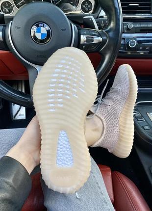 Отличные женские кроссовки adidas yeezy boost 350 бежевые с серым песочные8 фото