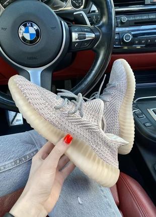 Отличные женские кроссовки adidas yeezy boost 350 бежевые с серым песочные4 фото