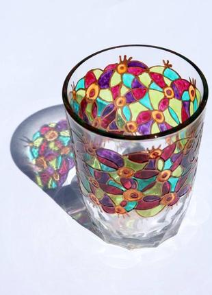 Склянку з яскравою вітражним розписом