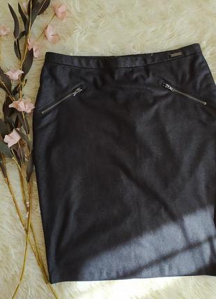 Оригинальная черная юбка карандаш от guess под кожу-s-36р