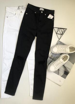 Чёрные джинсы скинии