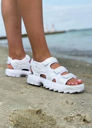 Босоножки fila disruptor sandal white белые женские босоножки фила2 фото