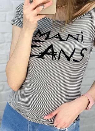 Коротенькая футболочка