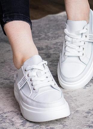 Женские кроссовки белые qantas 2954