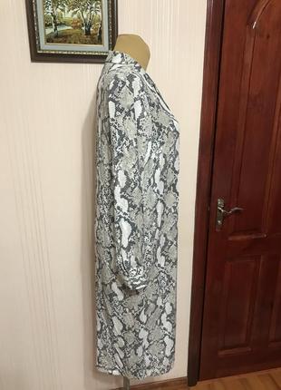 Трендовые платья-халат в змеиный принт3 фото