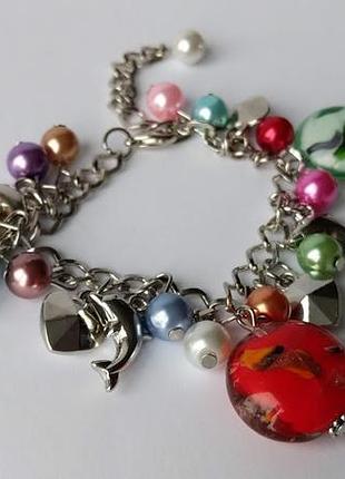 Красивый ,оригинальный  браслет с висюльками, цветное стекло.