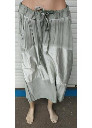 Итальянская коттоновая юбка с переходами ткани карманами с блестящим дизайном4 фото