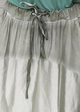 Итальянская коттоновая юбка с переходами ткани карманами с блестящим дизайном7 фото