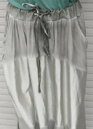 Итальянская коттоновая юбка с переходами ткани карманами с блестящим дизайном9 фото