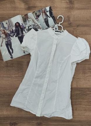 Белая рубашка sisley с рукавами фонариками. под строгие брюки, широкие джинсы, юбку-карандаш и даже