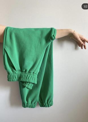 Спортивные джоггеры зеленые