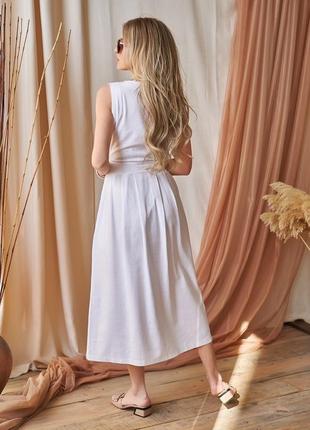 Белое платье с декольте на запах3 фото