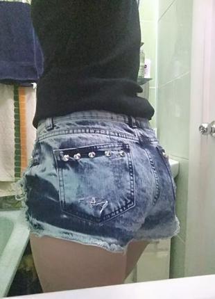 Вінтажні джинси, шорти пензликом рвані укорочені з заклепками gina tricot с-м4 фото