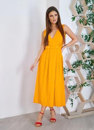 Гірчичне плаття з декольте на запах