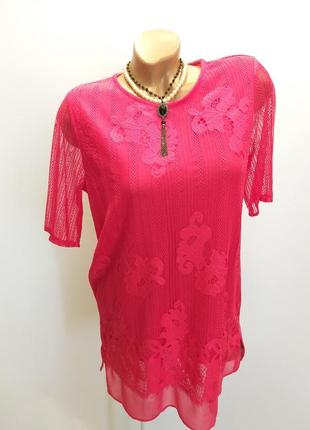 Комбинированная малинового цвета футболочка