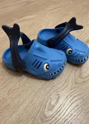 Тапки , сланці акули.  тапки , сабо next