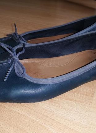 Кожаные туфли балетки  clarks р.38 ( стелька 25 см)