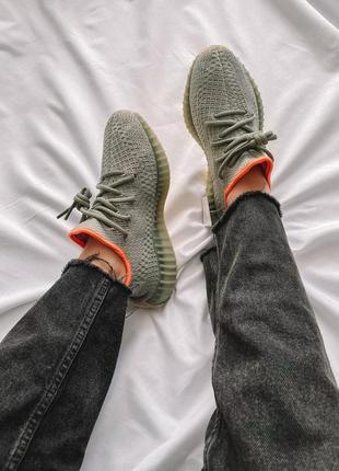 Трендовые женские кроссовки adidas yeezy boost 350 v2 серые-хаки6 фото