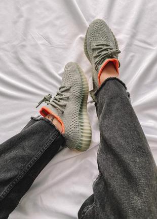 Трендовые женские кроссовки adidas yeezy boost 350 v2 серые-хаки10 фото