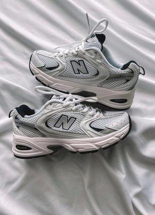 Классные популярные женские кроссовки new balance 530 белые серебристые