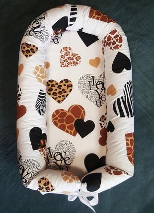 Кокон-позиционер для новорожденных со съемным чехлом и матрасом сердечки