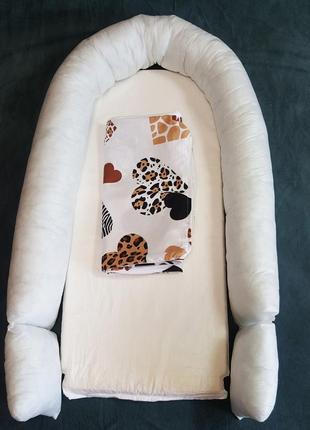 Кокон-позиционер для новорожденных со съемным чехлом и матрасом сердечки2 фото