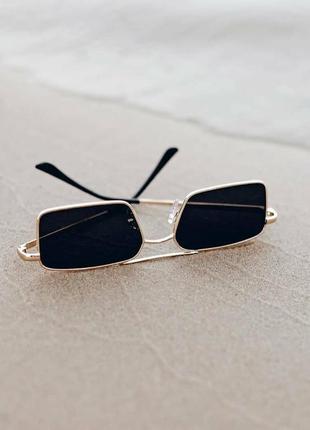 Прямоугольные солнцезащитные очки черные квадратные с золотой оправой, прямоугольные солнцезащитные очки.1 фото