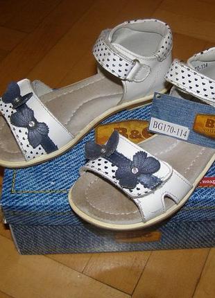 Шкіряні дитячі босоніжки з метеликами b&g