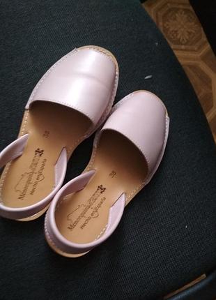 Продам кожаные босоножки (менорки) испания