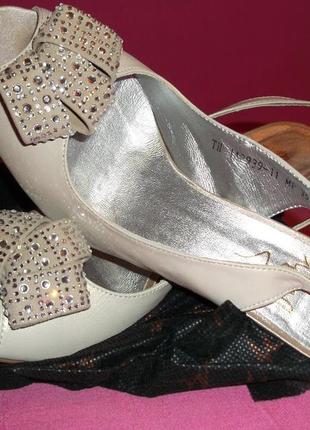 Шкіряні босоніжки