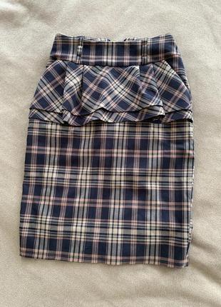 Стильна спідниця у клітинку
