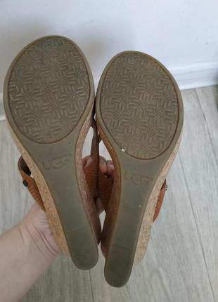 Кожаные шлёпанцы, вьетнамки  ugg р.39 кожа10 фото