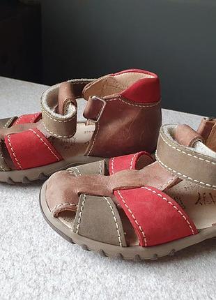 Босоножки кожаные