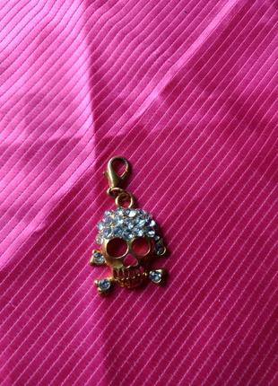 Кулон череп в кристаллах