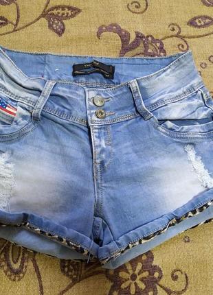 Джинсовые шорты