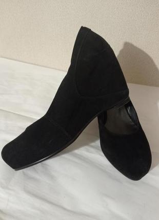 Замшеві туфлі на танкетці, колір чорний,розмір 39-25,5 см3 фото