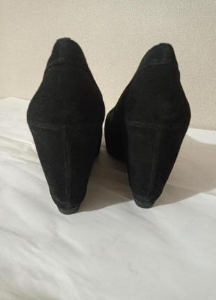 Замшеві туфлі на танкетці, колір чорний,розмір 39-25,5 см6 фото