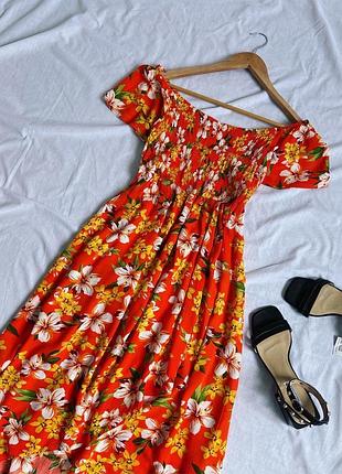 Сукня міді з асиметричним низом