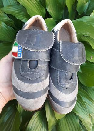 Дитячі шкіряні кросівки\можна як футбольна взуття\momino італія\р. 29-304 фото