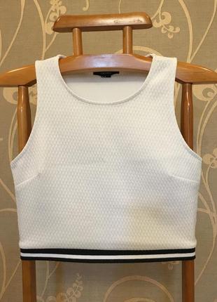 Дуже красивий і стильний брендовий топ білого кольору!