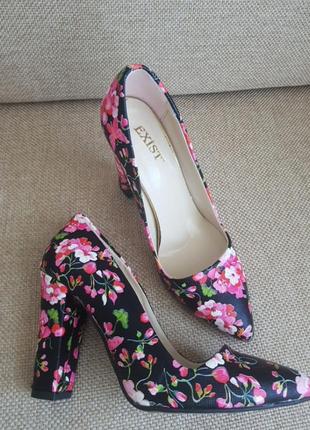 Туфлі в квітковий принт