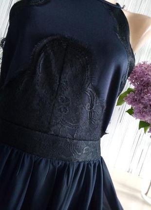 Міні сукня декорована мереживом4 фото