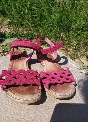 Сандалі шкіряні