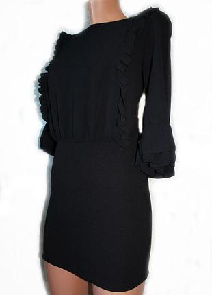 Платье черное мини с небольшими воланами и юбкой в облипку / италия / 44 укр. р.