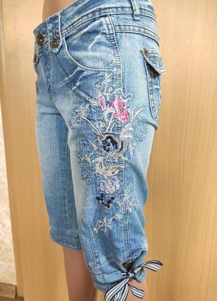 Джинсовые шорты с карманами бриджи с вышивкой