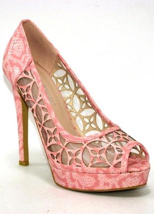 Женская летняя обувь - ажурные модельные босоножки на шпильке розовые на платформе1 фото