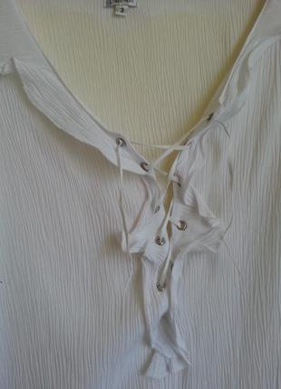 Белая блуза на шнуровке2 фото