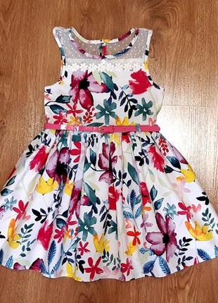 Яркое, красивое платье