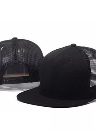 Кепка снепбек однотонна з сіточкою і прямим козирком чорна, унісекс